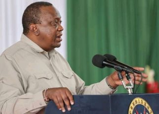Drunk Intruder Shocks Uhuru In Lamu; Bodyguards Swiftly Deals With Him