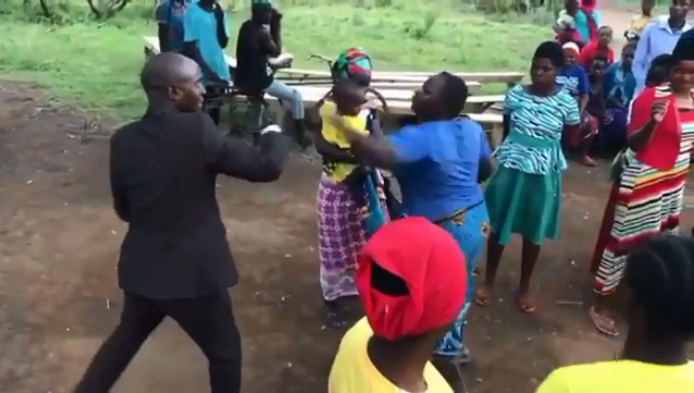 A rogue pastor was left with a major embarrassment after a lady betrayed him when he was performing fake miracles in a town during a crusade