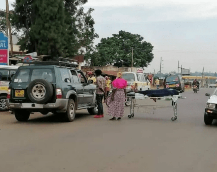 Drama As Dead Body On Hospital Bed is Dumped At The Center Of Kisumu~Kakamega Highway