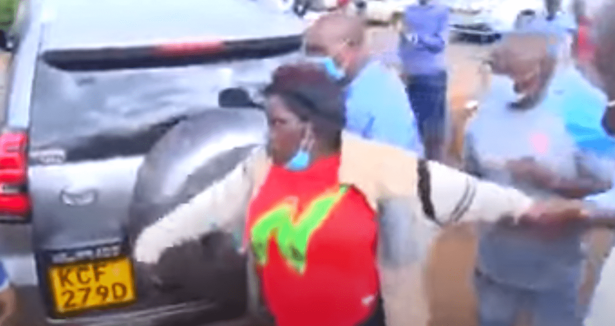 Drama as woman confronts Governor ANNE WAIGURU and her bodyguards –vitu vichanjanga (VIDEO)