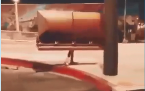 NI KUBAYA! South Africa's, looting even coffins (VIDEO).