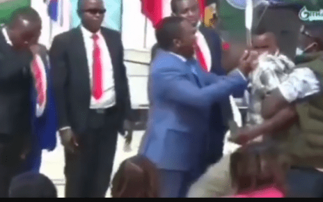 Hired man almost collapses after FAKE Pastor NG’ANG’A gave him a hot slap when performing a fake miracle-(VIDEO)