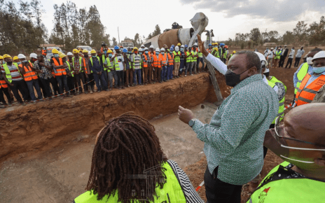 RUTO is not Good, just take his money don’t elect him as your President – UHURU now warns Kikuyus