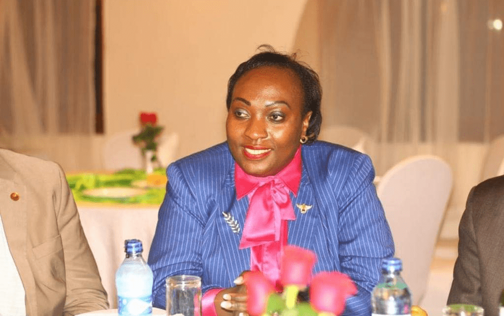 Acting Nairobi Governor, ANNE KANANU, is always drunk like a skunk – Even UHURU is tired of her shameless behaviour