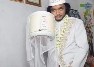 A man from Indonesia went viral on social media after he 'married' a rice cooker, an electric appliance used to make rice.