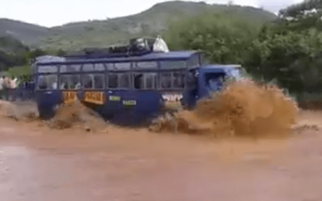 Daredevil! – VIDEO of a bus driver crossing the flooded killer River Enziu like a pro while pulling stunts emerges