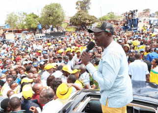 DP RUTO is No joke – See how he embarrassed Mungiki leader, MAINA NJENGA, in Laikipia – He was left speechless! VIDEO