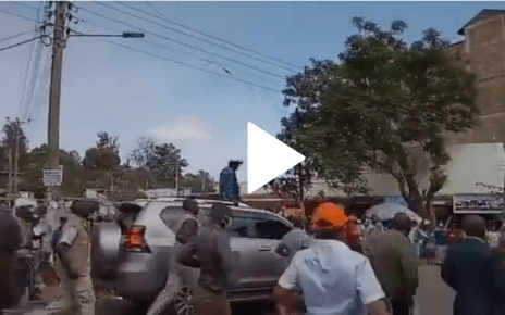 VIDEO of RAILA ODINGA being heckled while waving at trees in Murang’a– SK MACHARIA and MUNGA will not like this!!