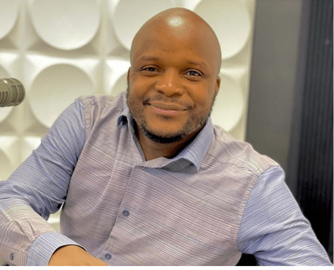 Lang'ata aspirant Felix Odiwuor moniker Jalang'o has revealed plans to spend over Ksh40m for his campaigns. Addressing Citizen TV today, Jalas as known by many said Kenyans need somebody who will help them immediately. He said that the money will go towards his campaign plans and coordinated operations. Jalang'o got the Orange Democratic Movement (ODM) party ticket to vie for the MP seat seven days ago after nominations. "It is not about handouts or anything like that, but for a well-oiled campaign, it would easily cost about Ksh30 million to Ksh 40 million. With this, you will be able to move into every single place and articulate your issues." Jalang'o said the 2022 elections will be a bit costly and will expect politicians to dig further into their pockets since they come when the nation is coming from a Covid-19 pandemic. He said while most politicians want to go to the ground and give their manifestos and promises to the people, the situation forces you to go beyond that and instead end up giving food and help to people. Asked how he will figure out how to get funds for his campaigns, Jalang'o said his friends contributed a lot of cash during a fundriser he did an year ago. "I had my fundraiser in December 2021 in which a few friends put in a good amount of money for me to start my campaigns; and from time to time I have also had support from my constituency in Langa’ta."